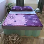 Stuckverzierte, Zentrumsnahe Wohnung Im Sueden