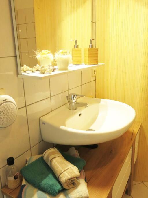 Apartment Stuckverzierte, Zentrumsnahe Im Sueden